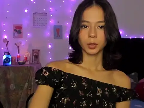 Snapshot of cute_roxana_ chatting on 02-28-25, 10:39 cute roxana  online show from 02-28-25, 10:39