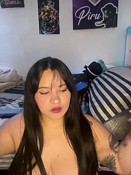 Snapshot of dannarossy_ chatting on 10-15-25, 02:14 dannarossy online show from 10-15-25, 02:14
