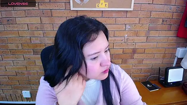 Snapshot of dannarossy_ chatting on 02-22-25, 01:24 dannarossy online show from 02-22-25, 01:24