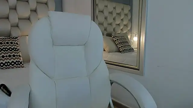 Snapshot of Helleamazing chatting on 03-07-25, 06:24 Helleamazing online show from 03-07-25, 06:24