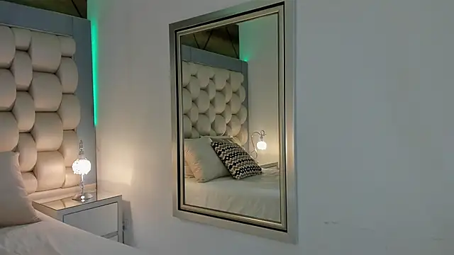 Snapshot of Helleamazing chatting on 02-23-25, 05:01 Helleamazing online show from 02-23-25, 05:01