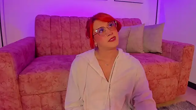 Juliana Saenzz online show from 09-11-25, 01:49