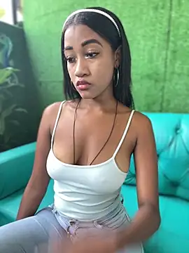 Snapshot of AleezaFrench chatting on 02-22-25, 01:46 AleezaFrench online show from 02-22-25, 01:46