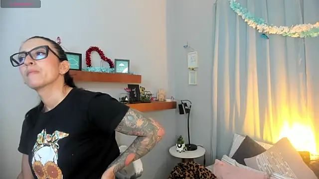 kira moon   online show from 03-31-26, 09:17