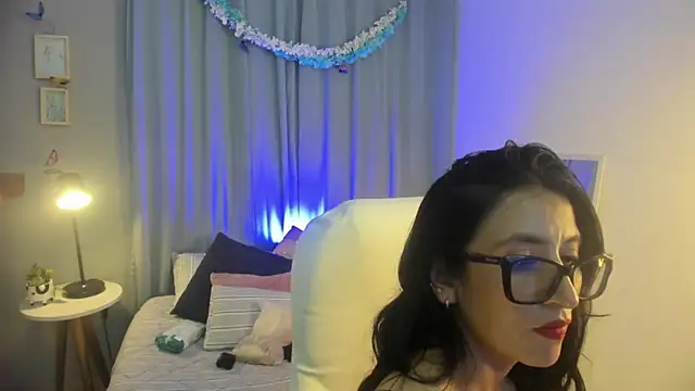 kira moon   online show from 04-08-26, 09:05