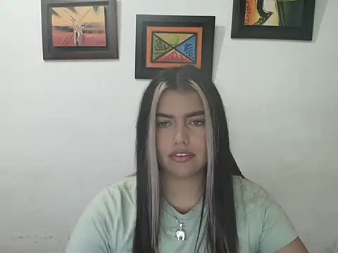 Snapshot of sweetkitty_16 chatting on 10-17-25, 03:43 sweetkitty 16 online show from 10-17-25, 03:43