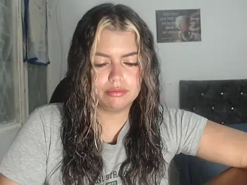 Snapshot of sweetkitty_16 chatting on 09-24-25, 03:46 sweetkitty 16 online show from 09-24-25, 03:46