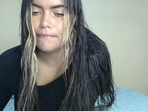 Snapshot of sweetkitty_16 chatting on 04-14-26, 08:25 sweetkitty 16 online show from 04-14-26, 08:25