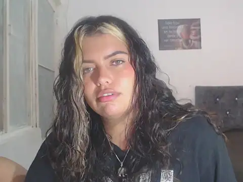 Snapshot of sweetkitty_16 chatting on 10-02-25, 05:33 sweetkitty 16 online show from 10-02-25, 05:33