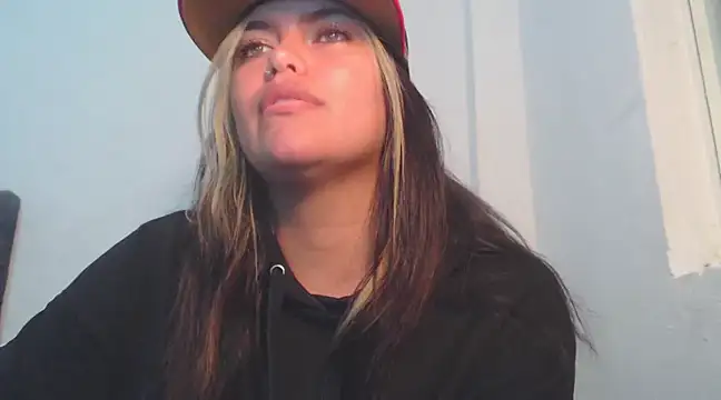 Snapshot of sweetkitty_16 chatting on 03-14-25, 03:26 sweetkitty 16 online show from 03-14-25, 03:26