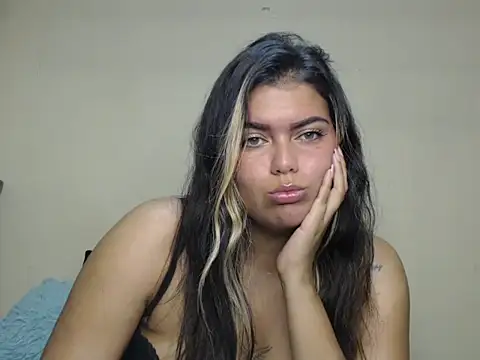 Snapshot of sweetkitty_16 chatting on 04-16-26, 02:07 sweetkitty 16 online show from 04-16-26, 02:07