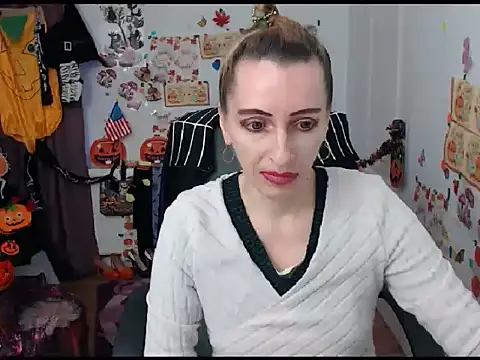 EvelynAngell online show from 10-20-25, 05:53