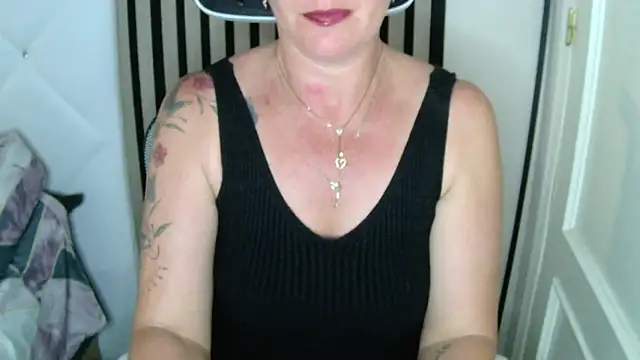 xxNoeliaxx online show from 10-27-25, 03:02