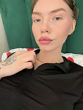 Snapshot of Lisaaa_Alisa chatting on 05-29-26, 04:18 Lisaaa Alisa online show from 05-29-26, 04:18