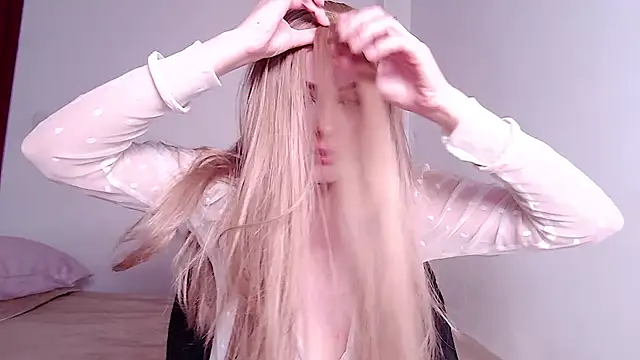 Snapshot of caarlywhitee chatting on 05-07-26, 12:48 caarlywhitee online show from 05-07-26, 12:48