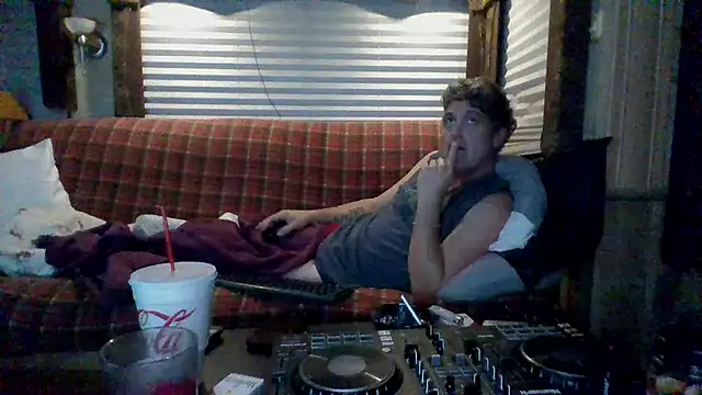 lateniter online show from 11-29-25, 11:10