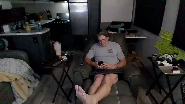 Snapshot of lateniter chatting on 02-17-26, 01:58 lateniter online show from 02-17-26, 01:58