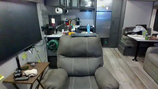 lateniter online show from 04-22-26, 05:25