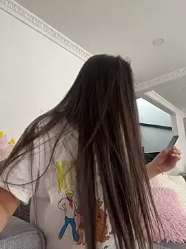 LittleDoll    online show from 10-25-25, 01:45