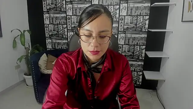 Snapshot of Agata-Moon chatting on 03-05-25, 06:45 Agata-Moon online show from 03-05-25, 06:45
