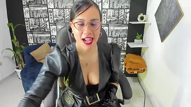 Snapshot of Agata-Moon chatting on 03-21-25, 05:45 Agata-Moon online show from 03-21-25, 05:45