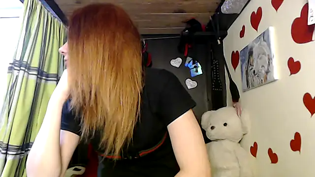 Snapshot of HarleyQuinn_69 chatting on 10-19-25, 11:02 HarleyQuinn 69 online show from 10-19-25, 11:02
