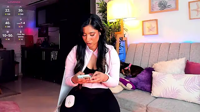 Snapshot of Issa_cooper chatting on 06-18-26, 10:37 Issa cooper online show from 06-18-26, 10:37