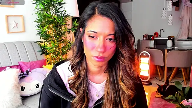 Snapshot of Issa_cooper chatting on 01-11-25, 09:15 Issa cooper online show from 01-11-25, 09:15