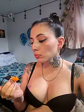 Snapshot of LiliJones_ chatting on 05-16-26, 10:20 LiliJones online show from 05-16-26, 10:20