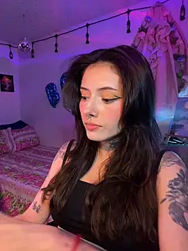 Snapshot of LiliJones_ chatting on 06-12-26, 12:19 LiliJones online show from 06-12-26, 12:19