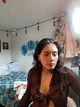 Snapshot of LiliJones_ chatting on 05-17-26, 08:20 LiliJones online show from 05-17-26, 08:20