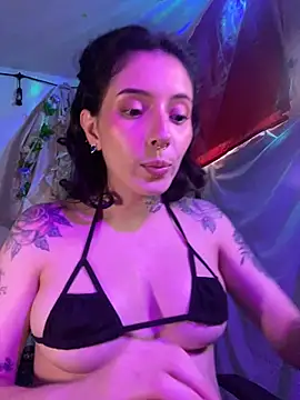 Snapshot of LiliJones_ chatting on 06-01-26, 11:04 LiliJones online show from 06-01-26, 11:04