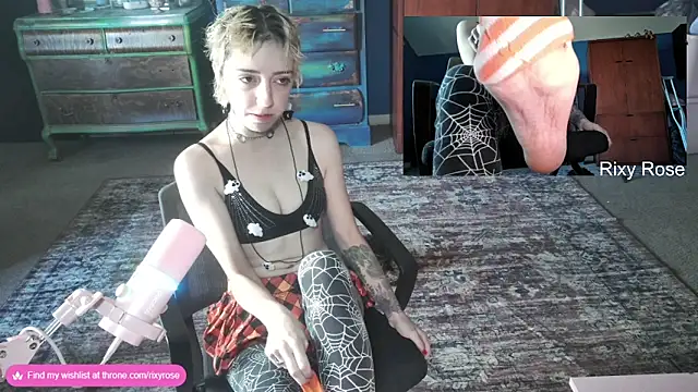 Snapshot of Trixyrose chatting on 10-31-25, 02:35 Trixyrose online show from 10-31-25, 02:35
