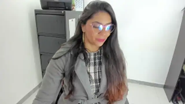 Snapshot of Luna_Dumont chatting on 05-18-26, 11:37 Luna Dumont online show from 05-18-26, 11:37