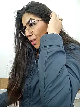 Snapshot of Luna_Dumont chatting on 05-21-26, 11:18 Luna Dumont online show from 05-21-26, 11:18
