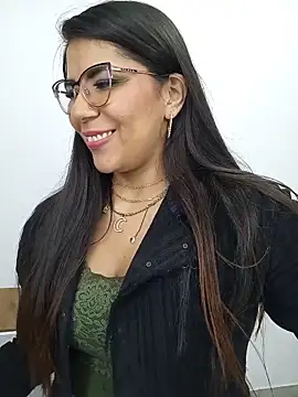 Snapshot of Luna_Dumont chatting on 05-14-26, 11:07 Luna Dumont online show from 05-14-26, 11:07