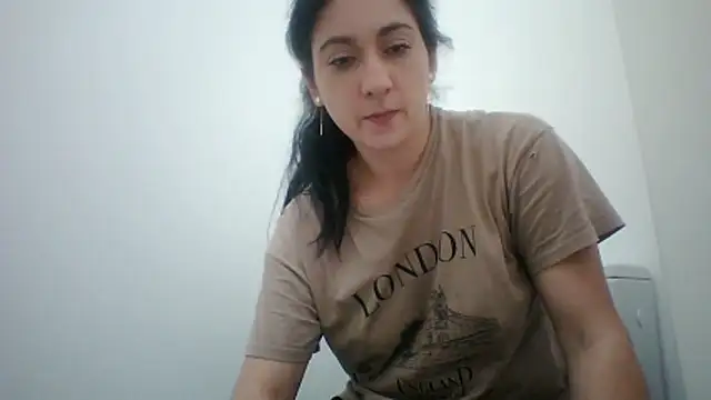 Snapshot of davenmichelle00 chatting on 06-10-26, 04:41 davenmichelle00 online show from 06-10-26, 04:41