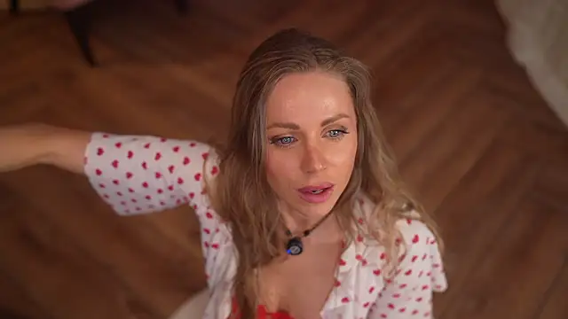 Snapshot of eva_fashionista chatting on 02-15-26, 06:07 eva fashionista online show from 02-15-26, 06:07