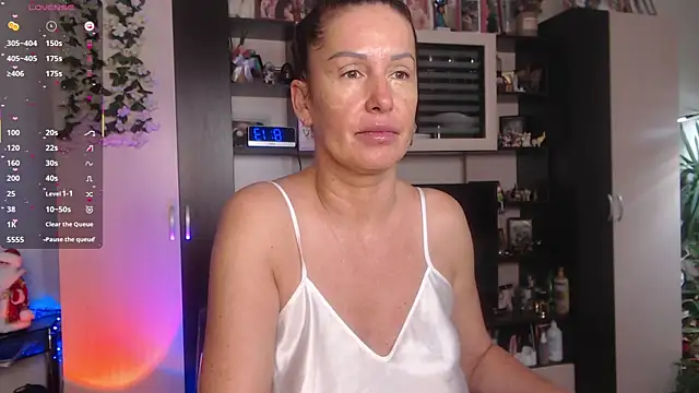 SheilaRyan online show from 12-18-25, 05:12