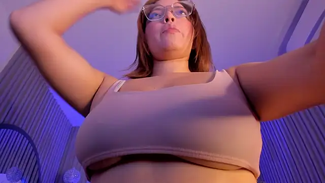 Snapshot of Dollar-girl chatting on 05-31-26, 06:19 Dollar-girl online show from 05-31-26, 06:19