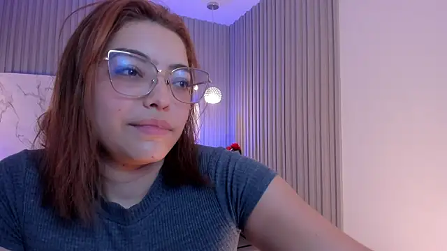 Snapshot of Dollar-girl chatting on 05-14-26, 12:40 Dollar-girl online show from 05-14-26, 12:40