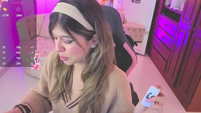 NATAASHA    online show from 11-10-25, 03:22