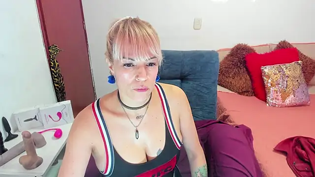 Snapshot of harly__queen chatting on 01-09-25, 12:41 harly queen online show from 01-09-25, 12:41