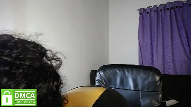 Snapshot of Mr_MrsCurie chatting on 10-10-25, 10:43 Mr MrsCurie online show from 10-10-25, 10:43