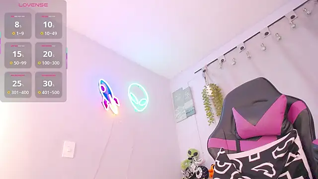 lucie nicolls online show from 12-05-25, 08:28