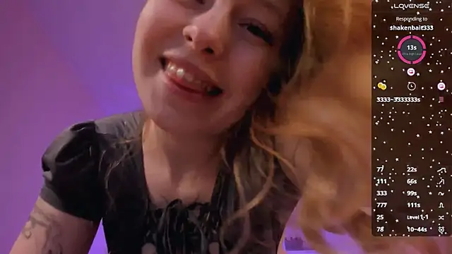 Snapshot of Veronica_Blush chatting on 03-04-25, 06:47 Veronica Blush online show from 03-04-25, 06:47