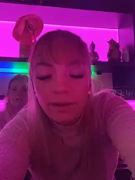 Snapshot of LizzyLush_ chatting on 09-12-25, 12:00 LizzyLush  online show from 09-12-25, 12:00