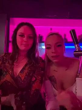 Snapshot of LizzyLush_ chatting on 12-22-24, 05:22 LizzyLush  online show from 12-22-24, 05:22