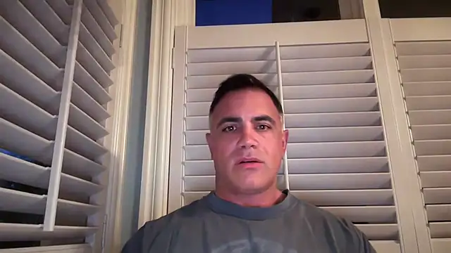 Snapshot of Bad_daddy21 chatting on 10-21-25, 01:32 Bad daddy21 online show from 10-21-25, 01:32