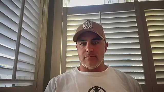 Snapshot of Bad_daddy21 chatting on 10-20-25, 06:41 Bad daddy21 online show from 10-20-25, 06:41
